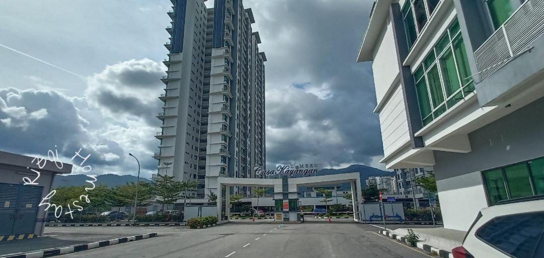 Rizqi Muslim Homestay Meru Casa Kayangan 이포 외부 사진