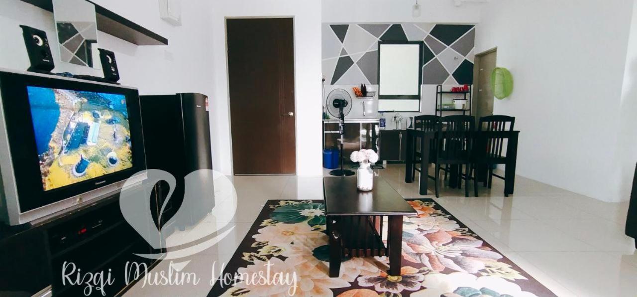 Rizqi Muslim Homestay Meru Casa Kayangan 이포 외부 사진
