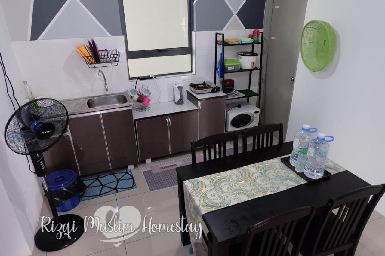 Rizqi Muslim Homestay Meru Casa Kayangan 이포 외부 사진