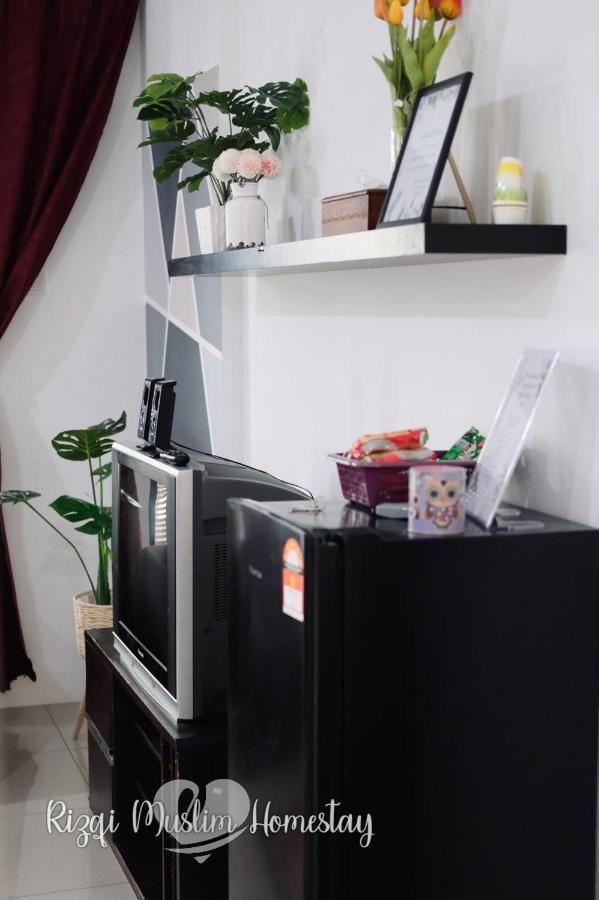 Rizqi Muslim Homestay Meru Casa Kayangan 이포 외부 사진