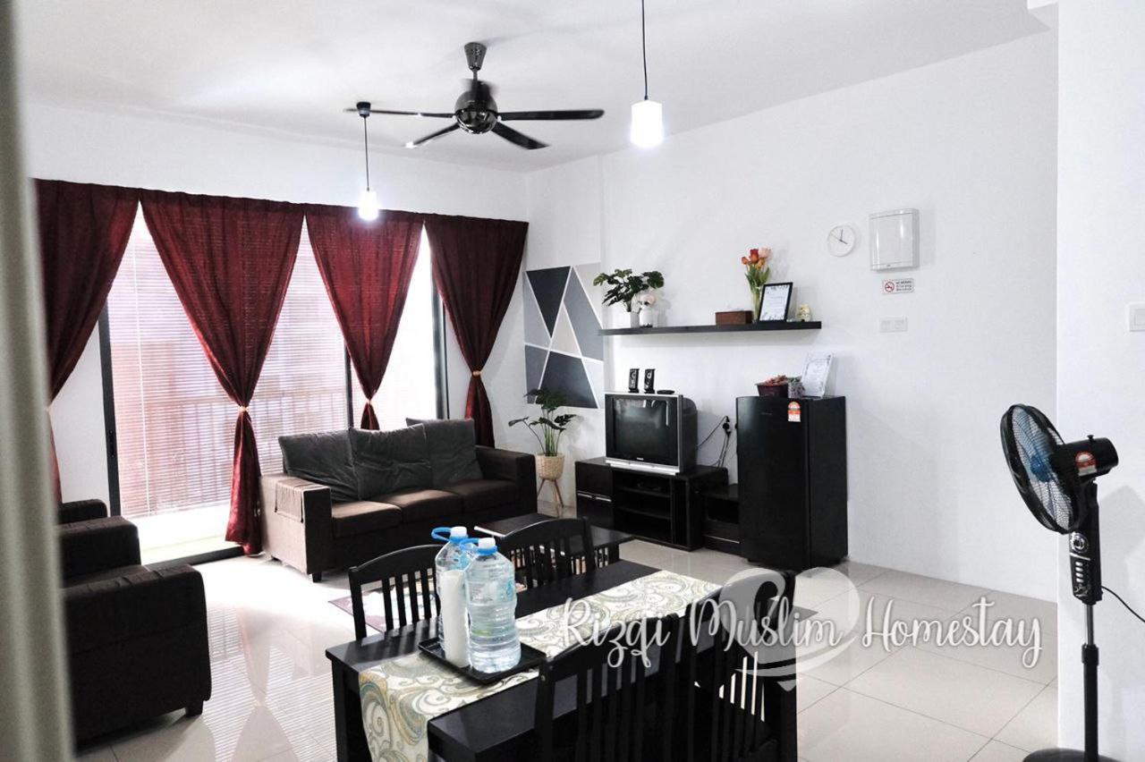 Rizqi Muslim Homestay Meru Casa Kayangan 이포 외부 사진